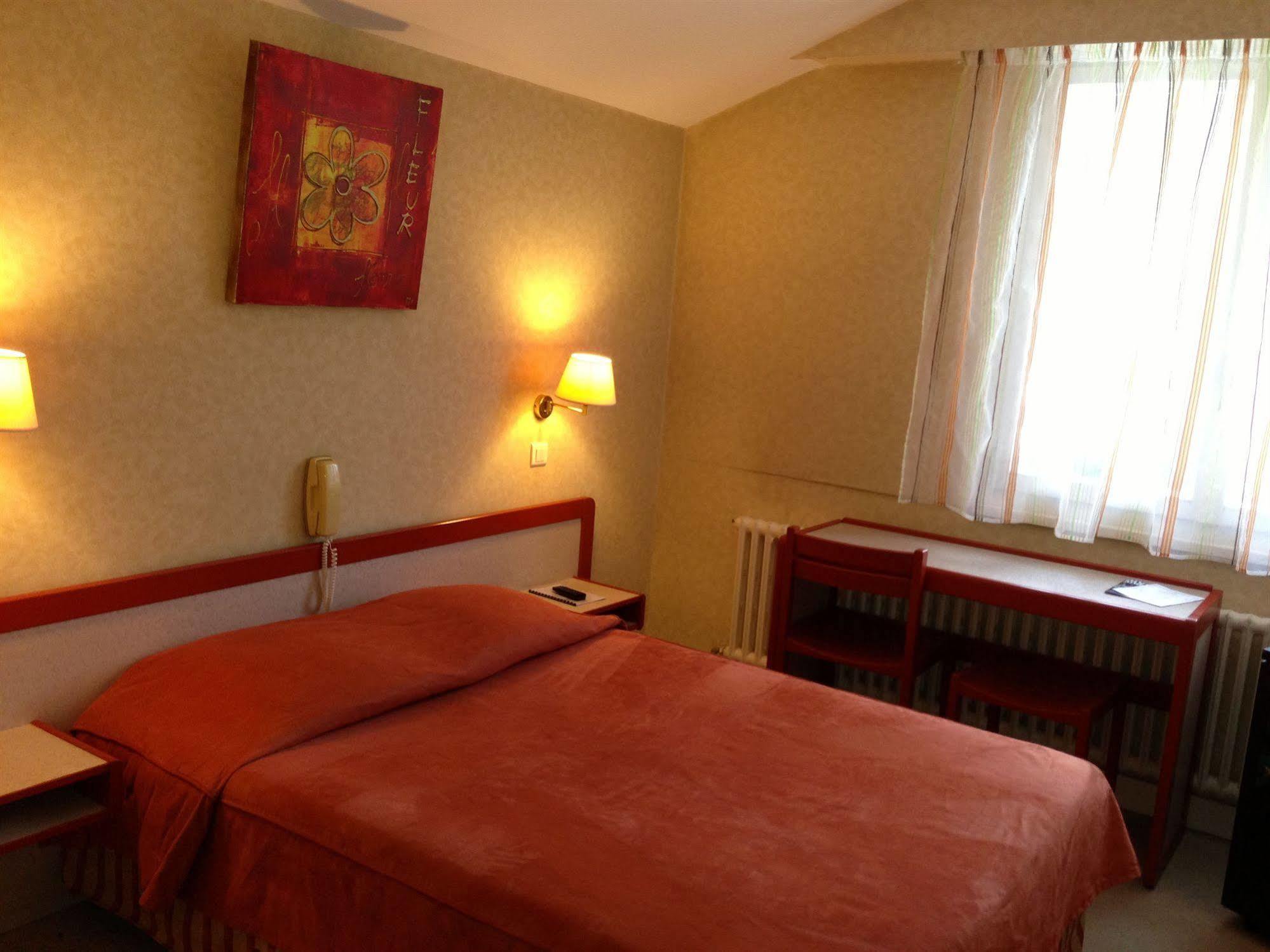 Hotel Le Jura Дивон-Ле-Бэн Экстерьер фото